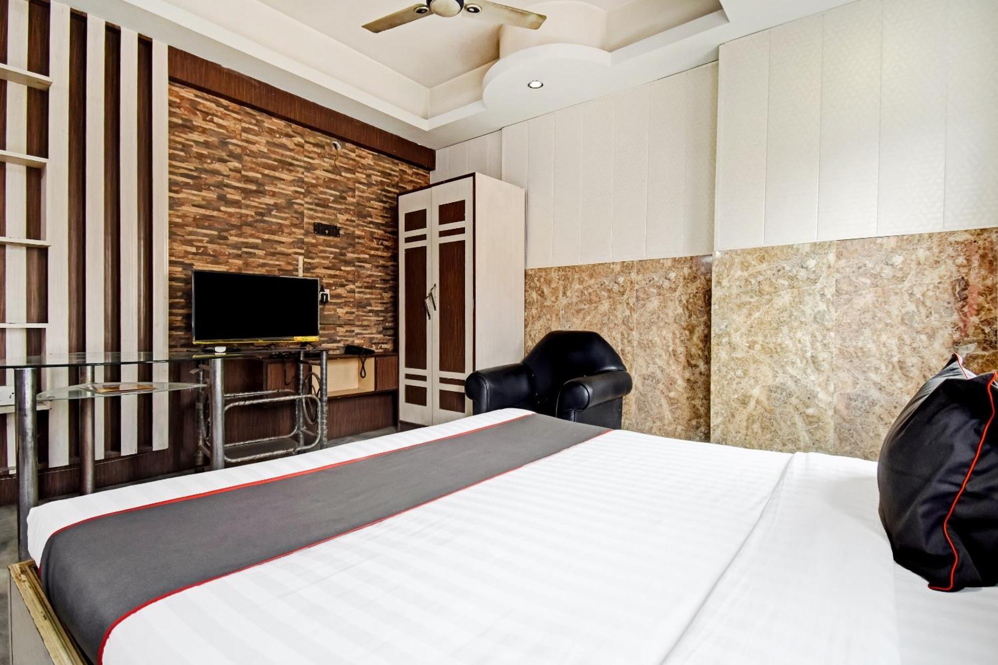 Hotel O Shree Krishna International 3*